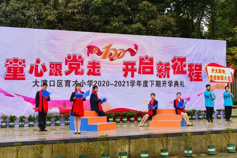 当家人把某一种稀有的食物给你的时候你会想什么说些什么100字？游戏画面
